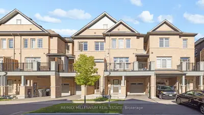 Att/Row/Townhouse in Brampton