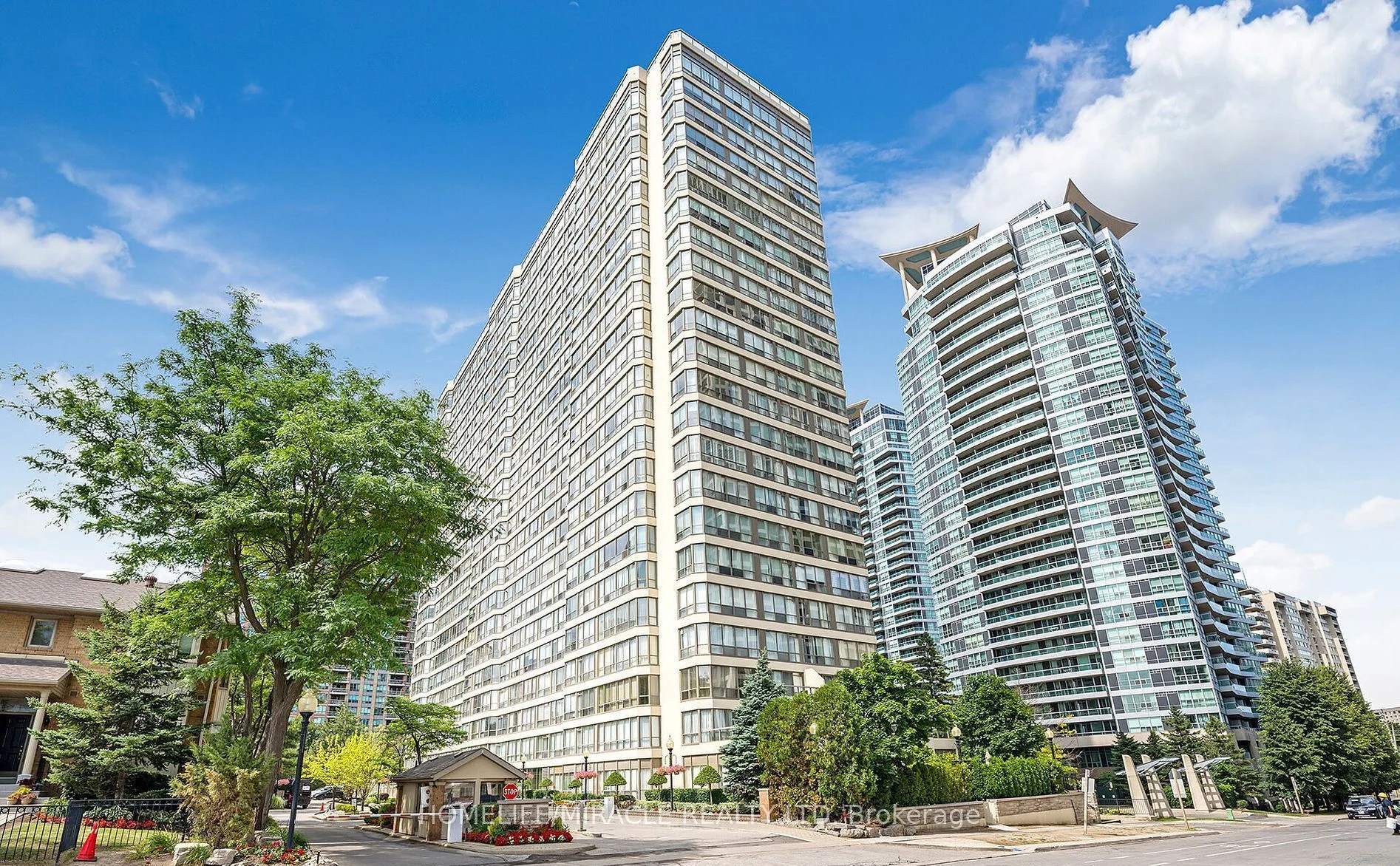 55 Elm Drive 1408, Mississauga, On L5b 3z3
