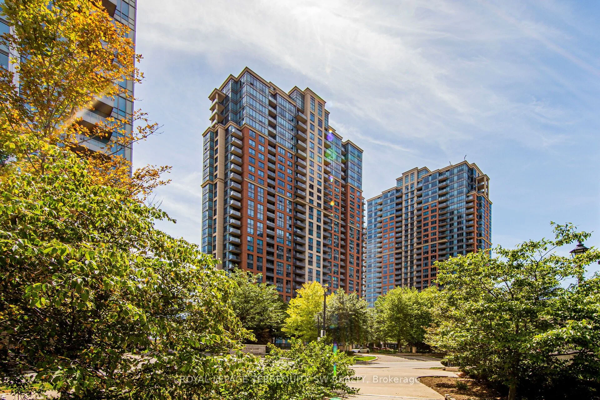 25 Viking Lane 1451, Toronto W08, On M9b 0a1