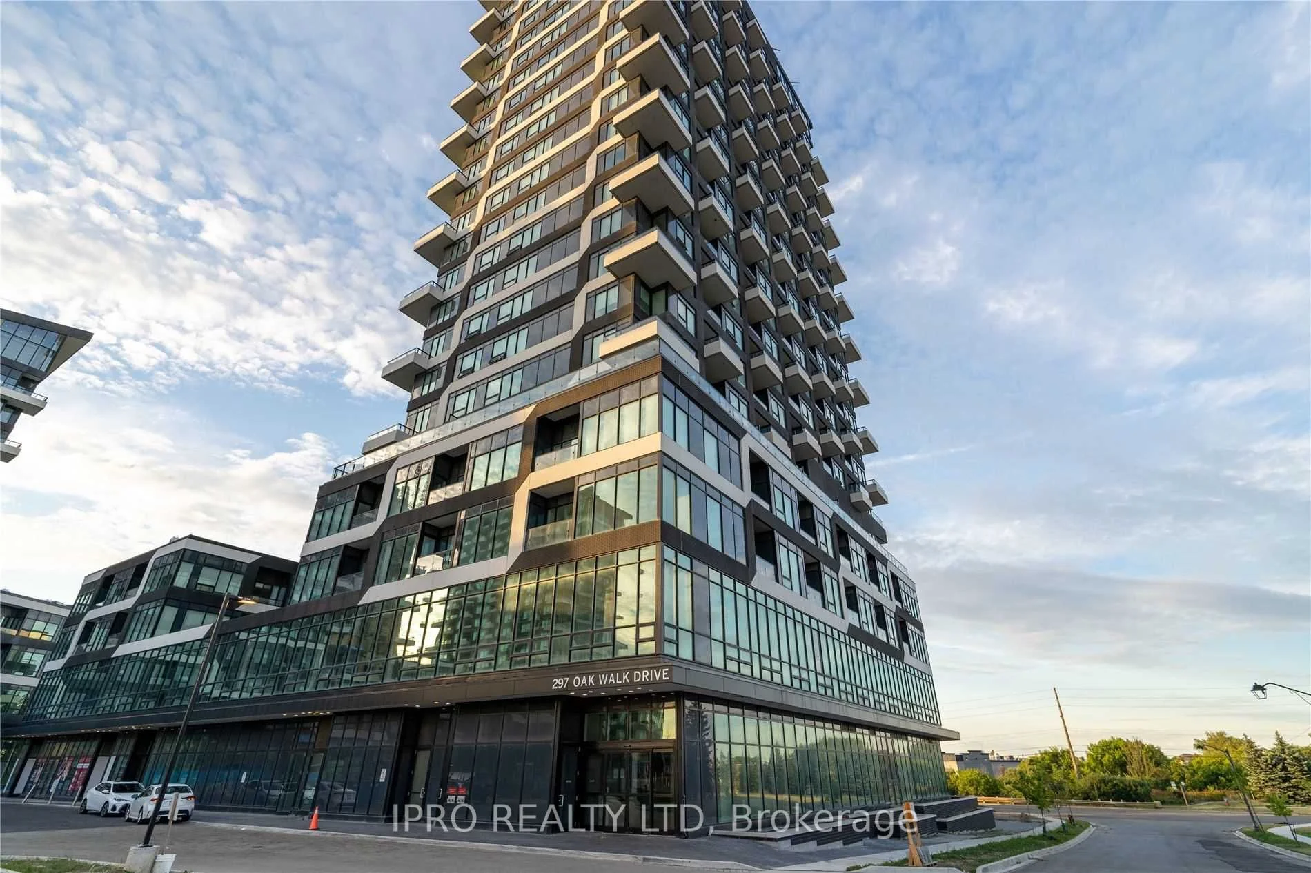 297 Oak Walk Drive 404, Oakville, On L6h 3r6
