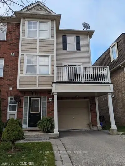 Att/Row/Townhouse in Milton