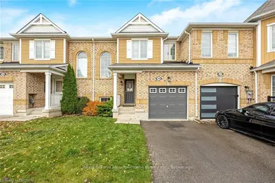 Att/Row/Townhouse in Milton