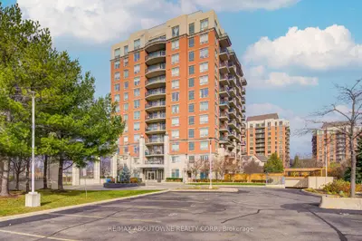 Condo Apartment in Oakville