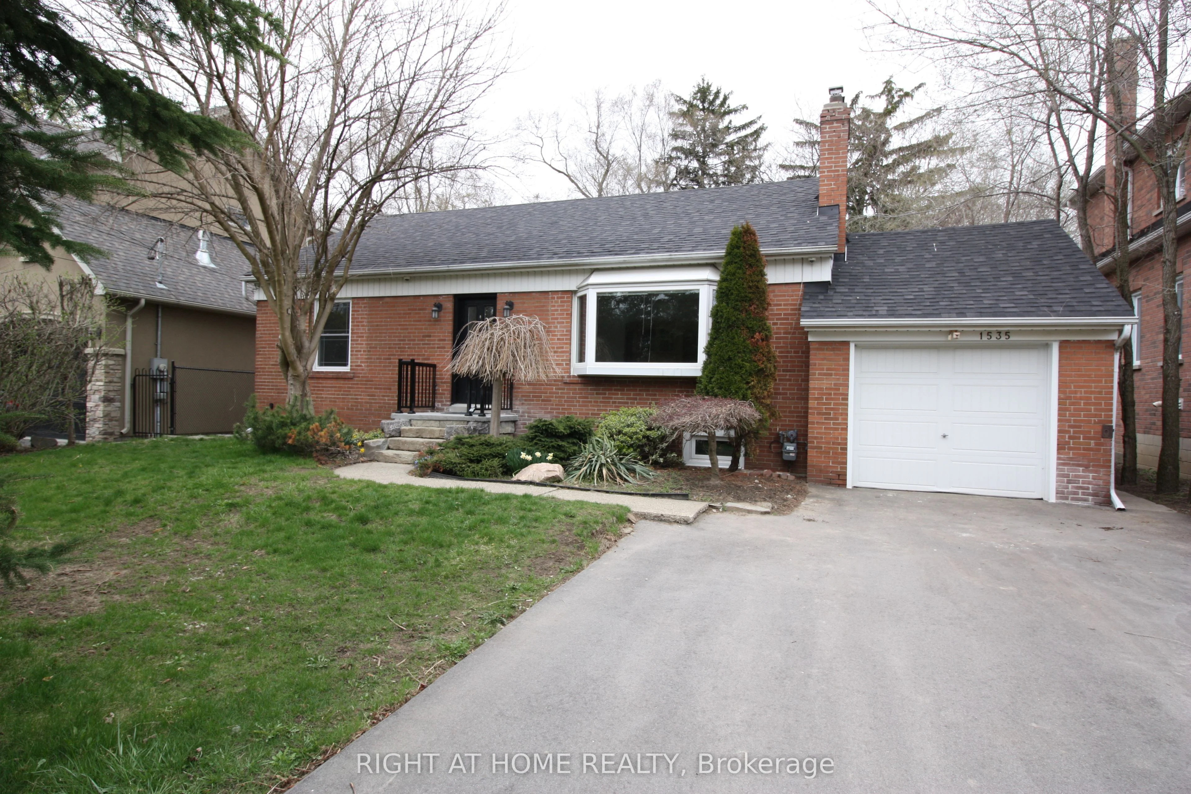 1535 Applewood Road, Mississauga, On L5e 2m2