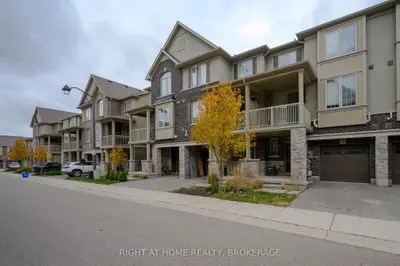Att/Row/Townhouse in Oakville