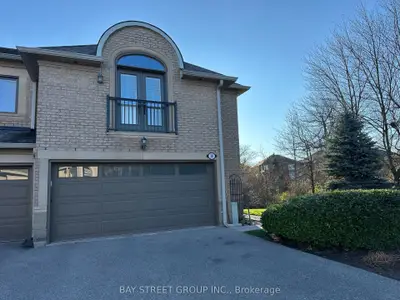 Condo Townhouse in Oakville