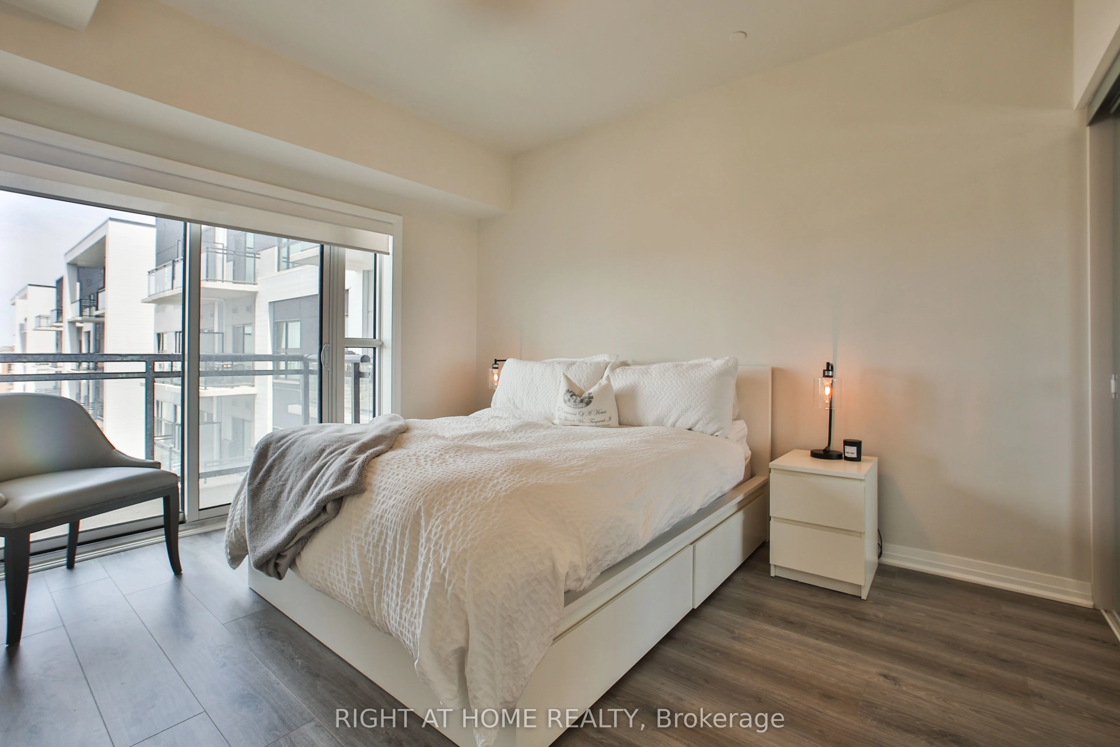 128 Grovewood Common 535, Oakville, ON L6H 0X3