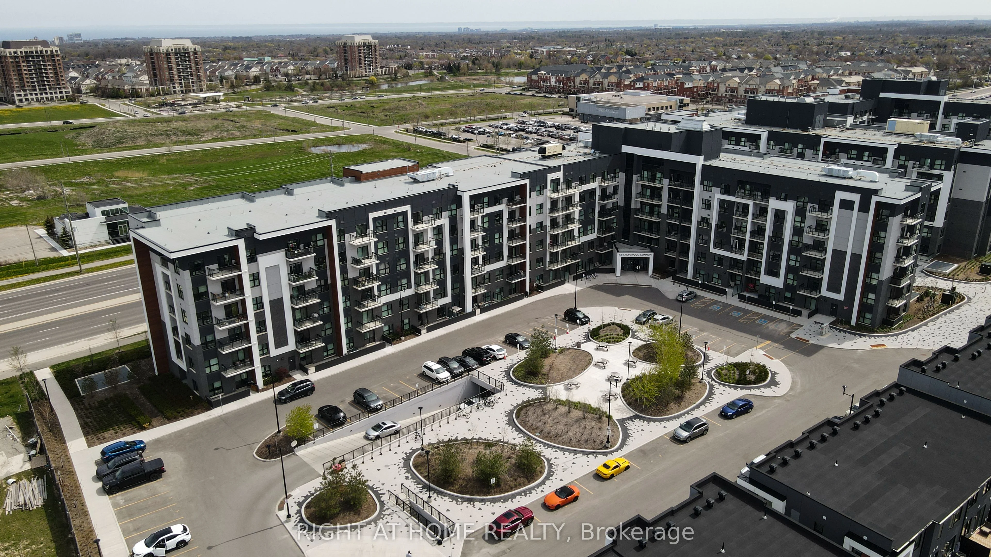 Condo Apartment in Oakville