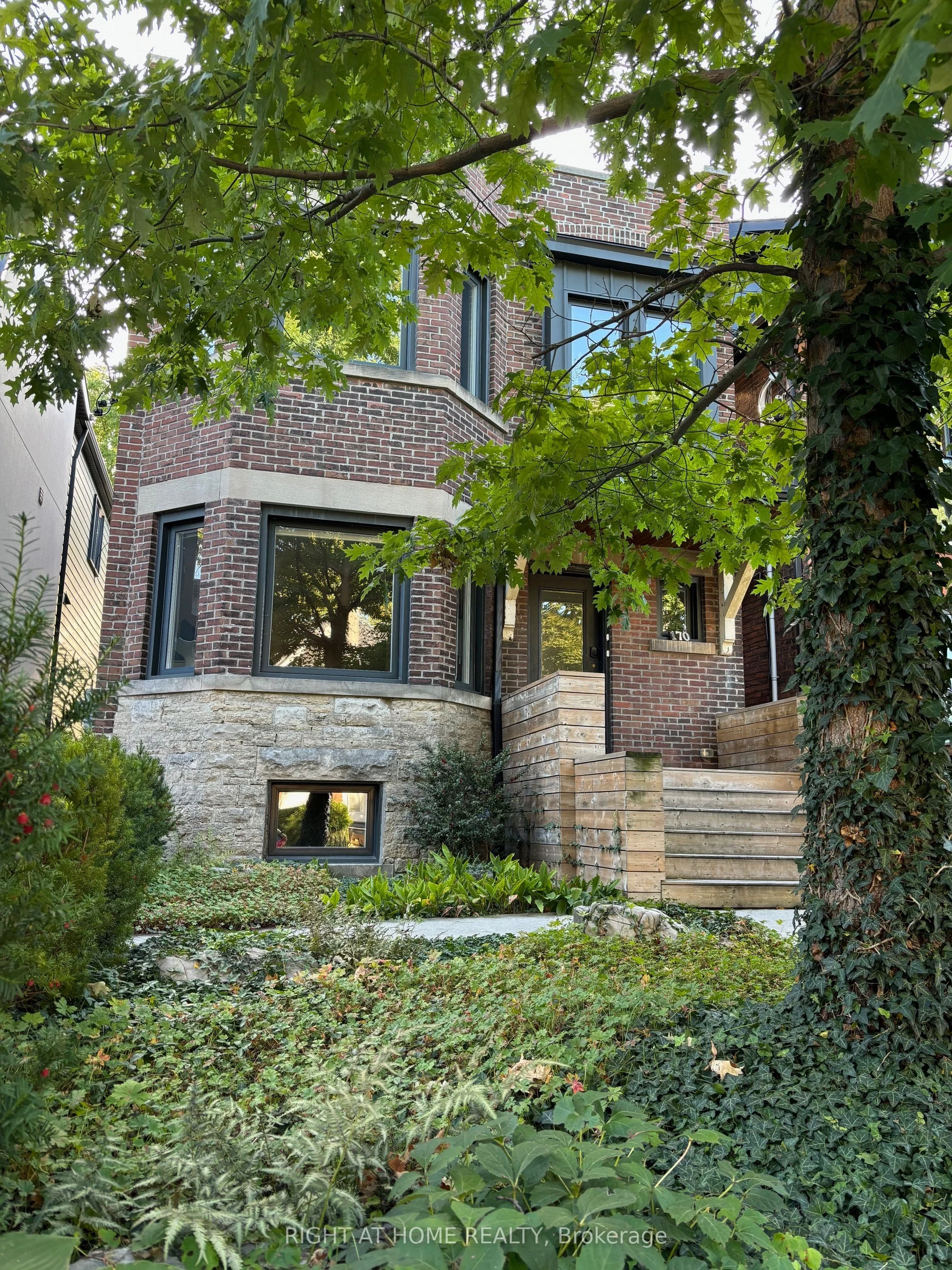 170 Indian Road Crescent Main, Toronto W02, On M6p 2g3
