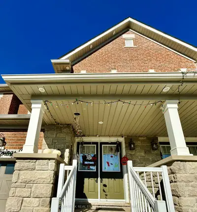 Att/Row/Townhouse in Brampton