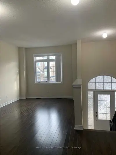 Att/Row/Townhouse in Brampton
