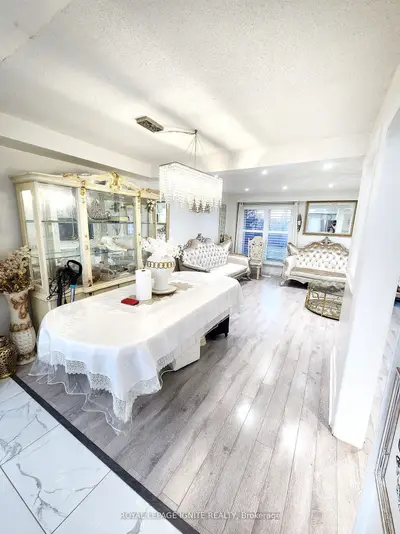 Condo Townhouse in Mississauga