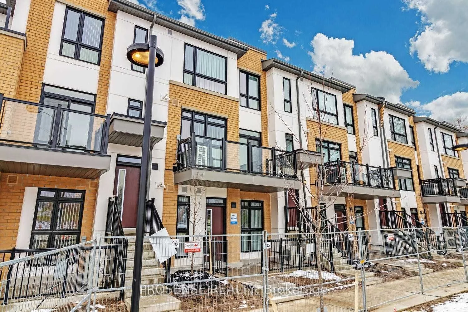 90 Canon Jackson Drive H105, Toronto W04, On M6m 0c1