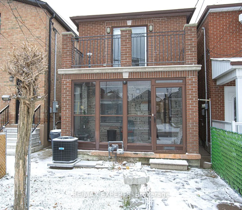 264 Nairn Avenue, Toronto W03, On M6e 4h6