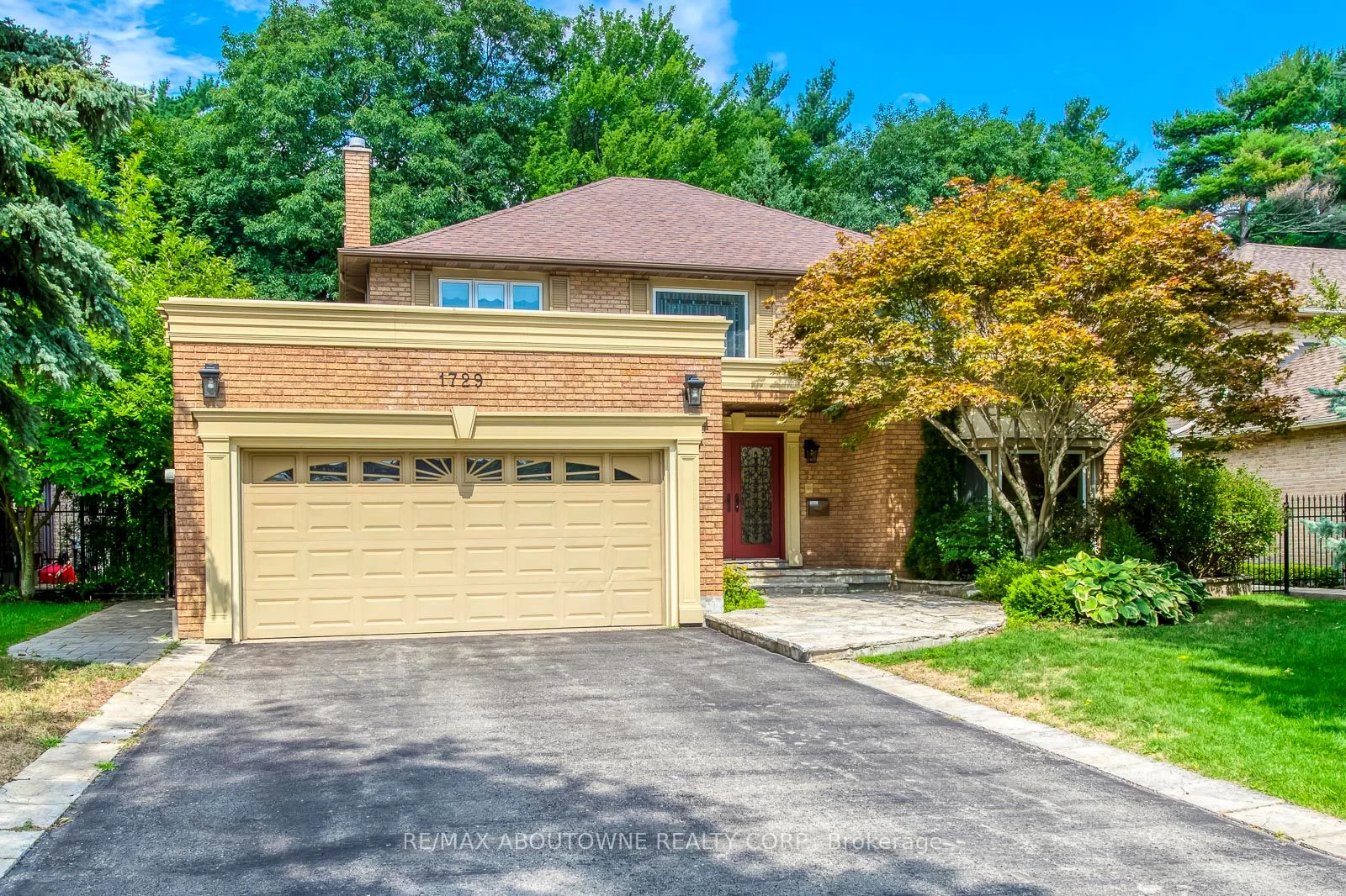 1729 Featherston Court, Mississauga, On L5l 3e2
