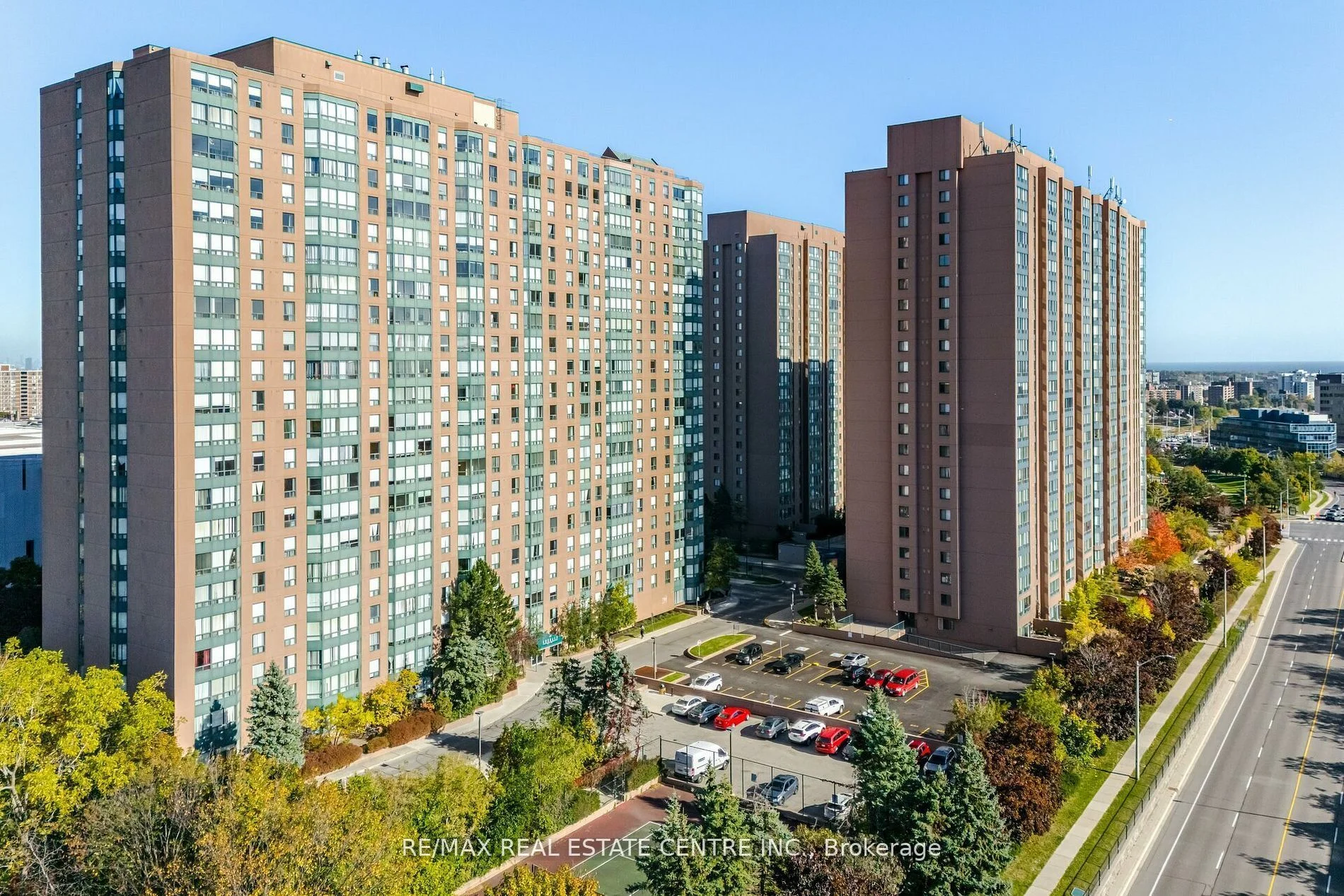 135 Hillcrest Avenue 2207, Mississauga, On L5b 4b1