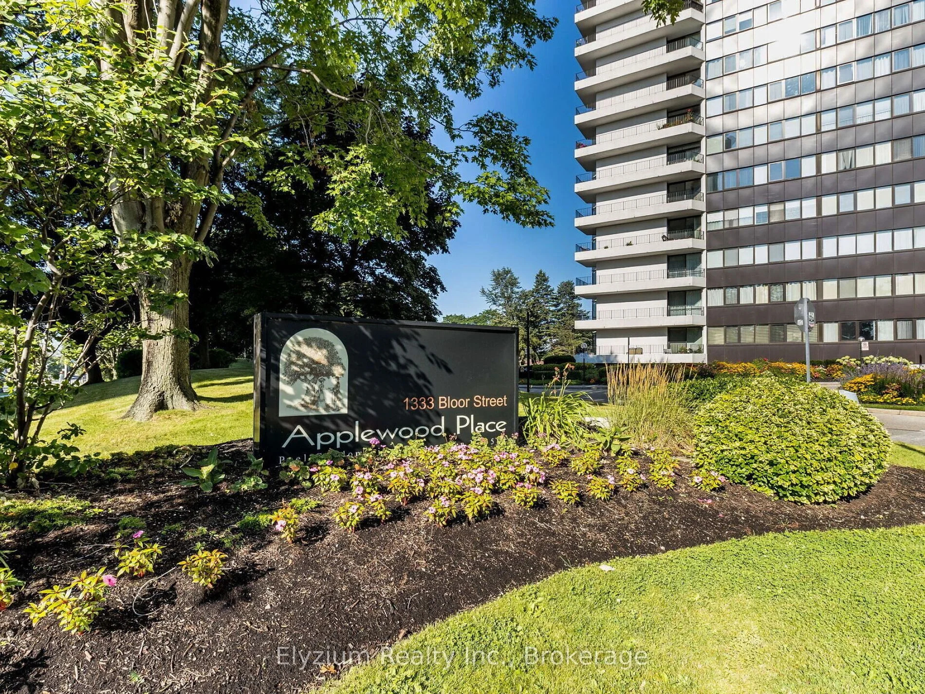 1333 Bloor Street 419, Mississauga, On L4y 3t6