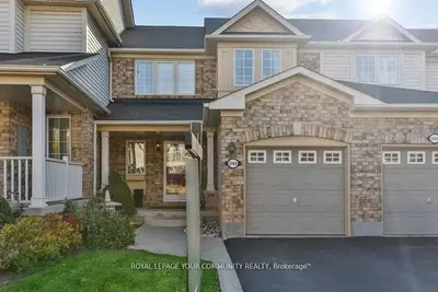 Att/Row/Townhouse in Oakville