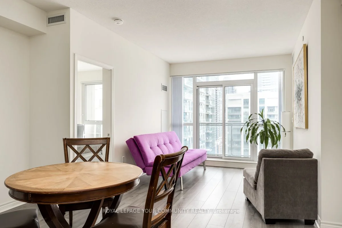 349 Rathburn Road W 2207, Mississauga, ON L5B 0G9
