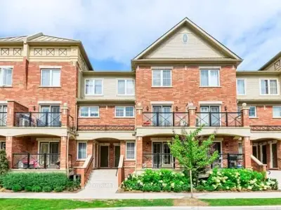 Condo Townhouse in Oakville