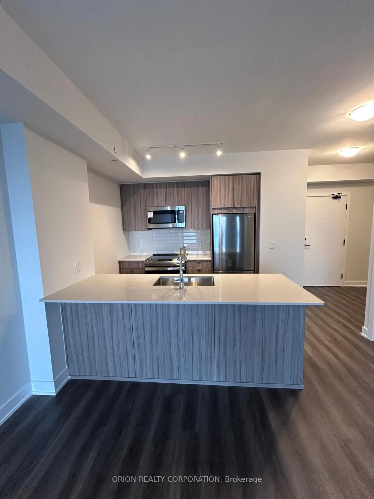 4130 Parkside Village Drive 2102, Mississauga, On L5b 3m8