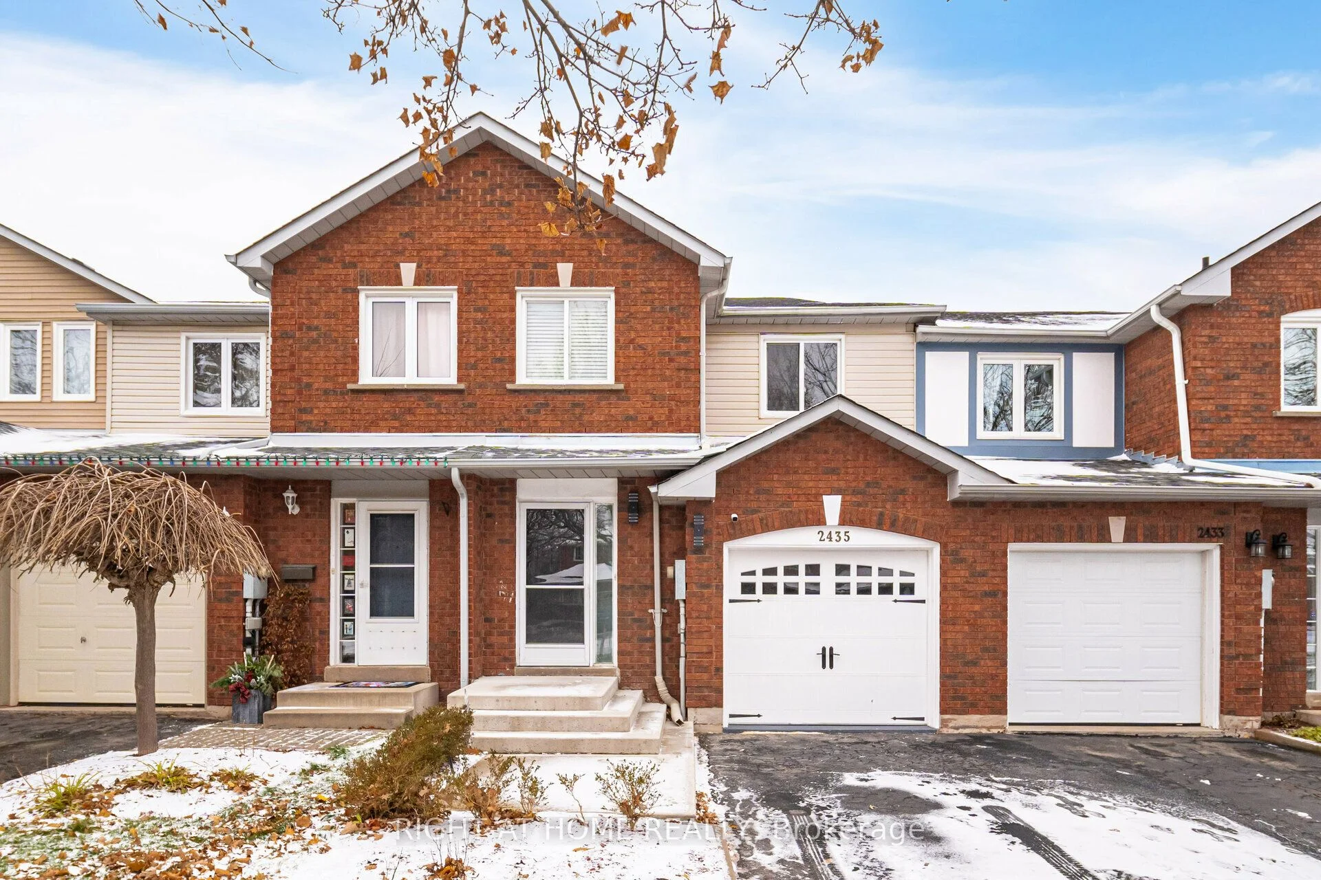 Att/Row/Townhouse in Oakville