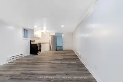 Att/Row/Townhouse in Toronto