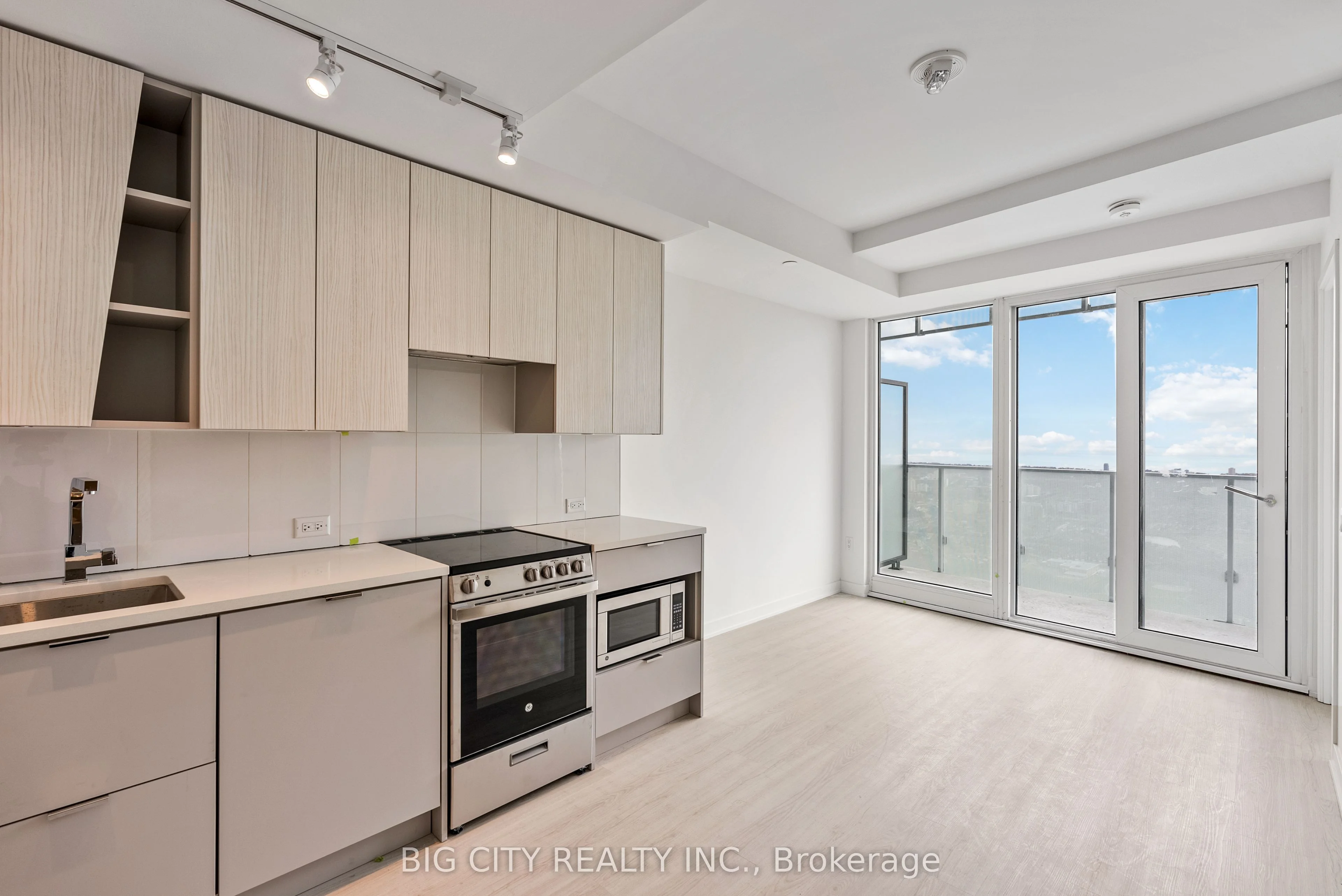 3883 Quartz Road 5708, Mississauga, On L5b 0m4