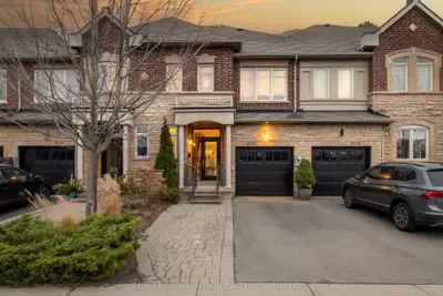 Att/Row/Townhouse in Mississauga