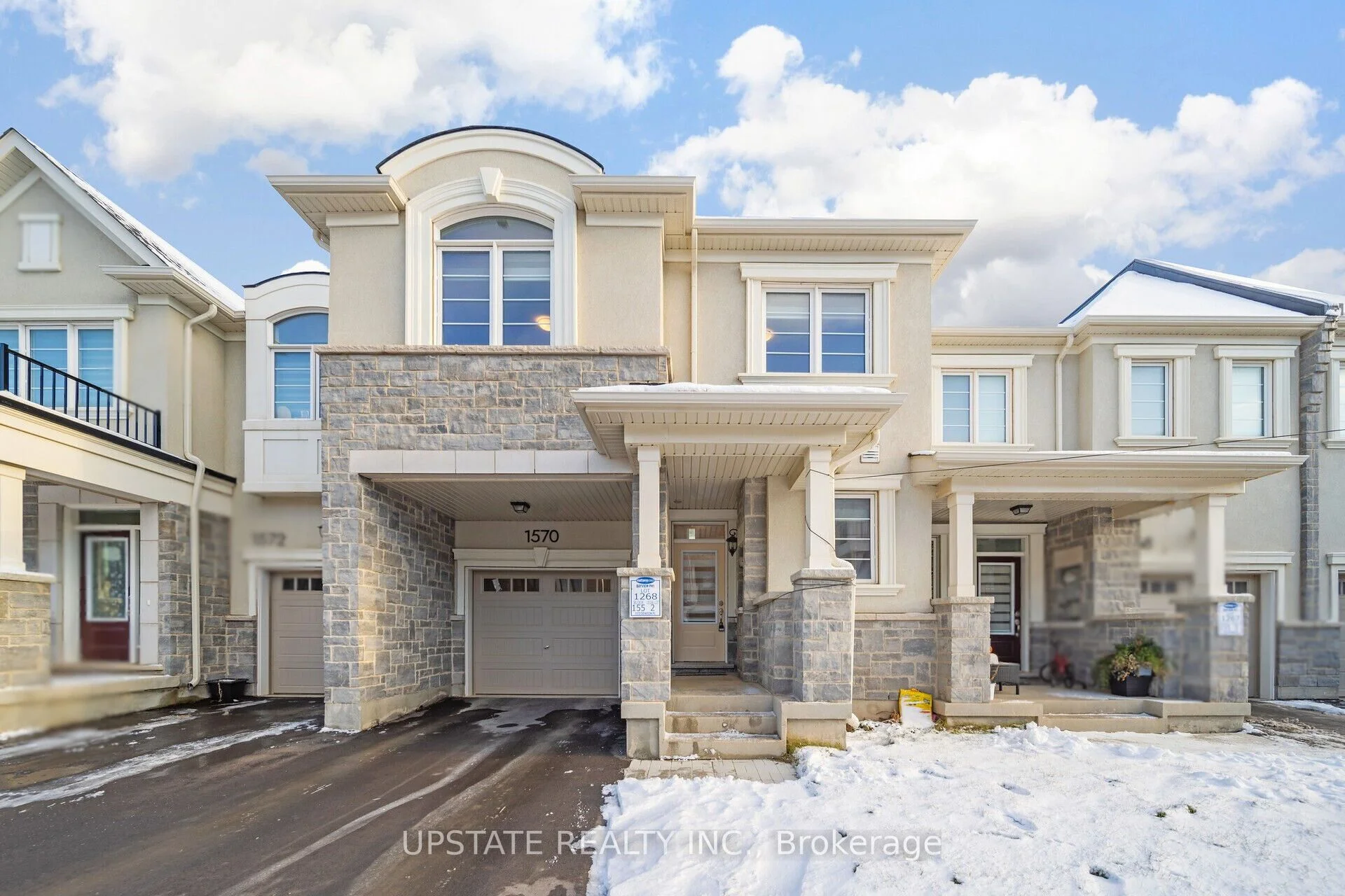 Att/Row/Townhouse in Milton