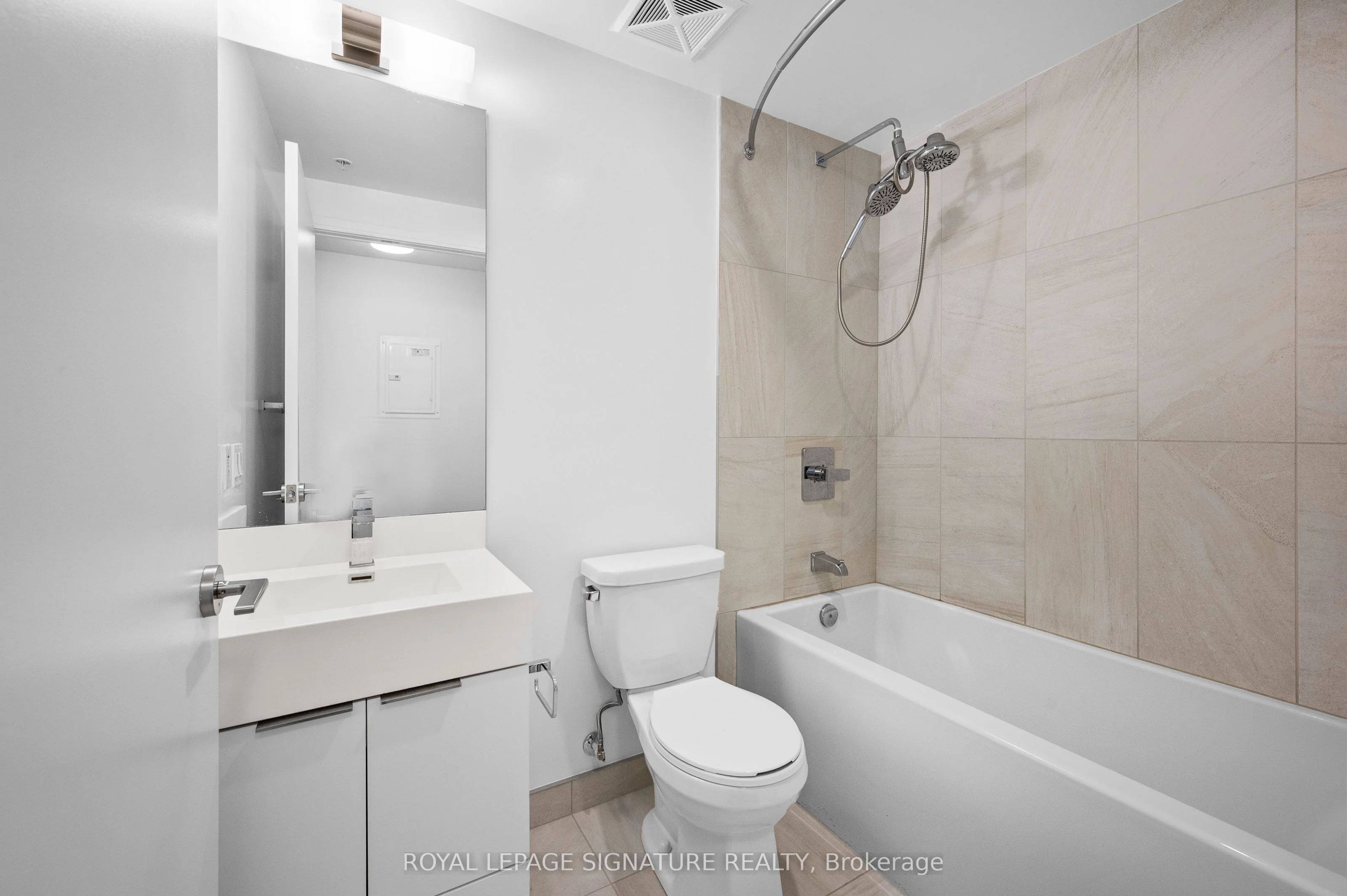 30 Samuel Wood Way 2409, Toronto W08, ON M9B 0C9