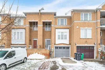 Att/Row/Townhouse in Brampton