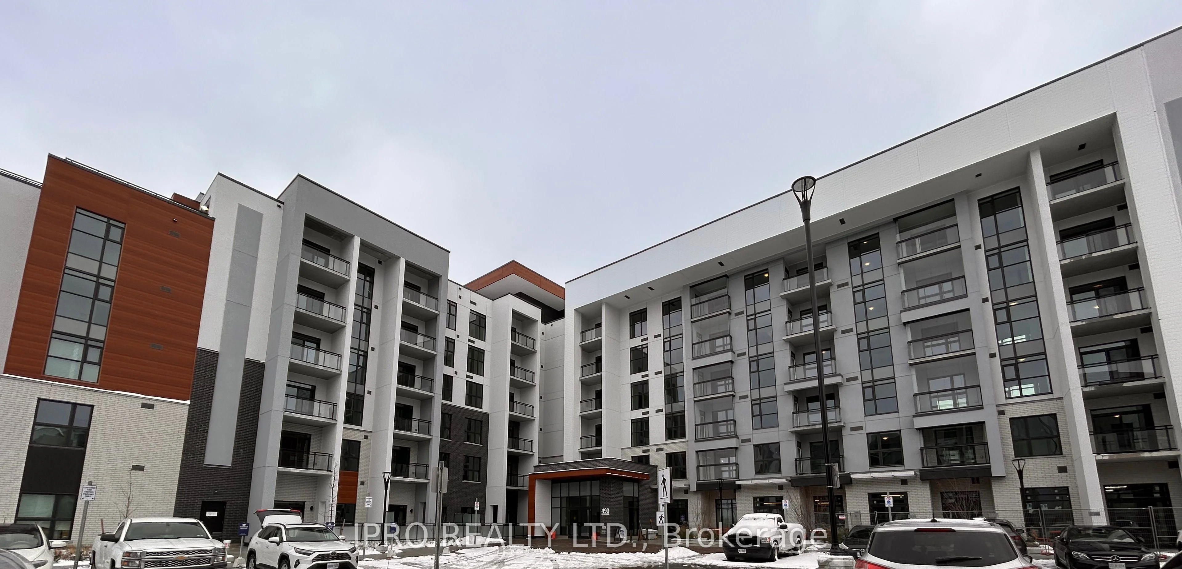 Condo Apartment in Milton