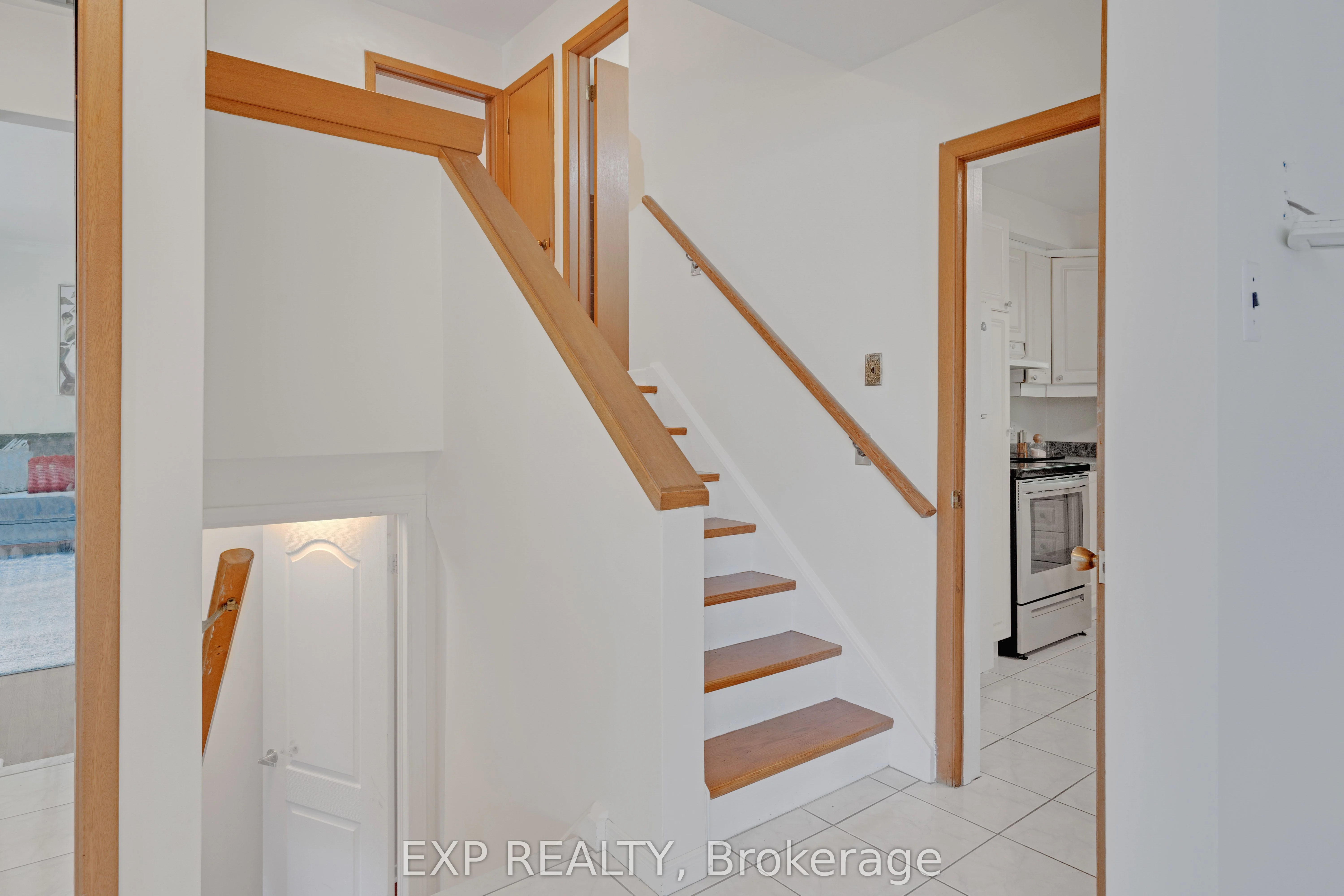 846 Mississauga Valley Boulevard, Mississauga, ON L5A 1Z8