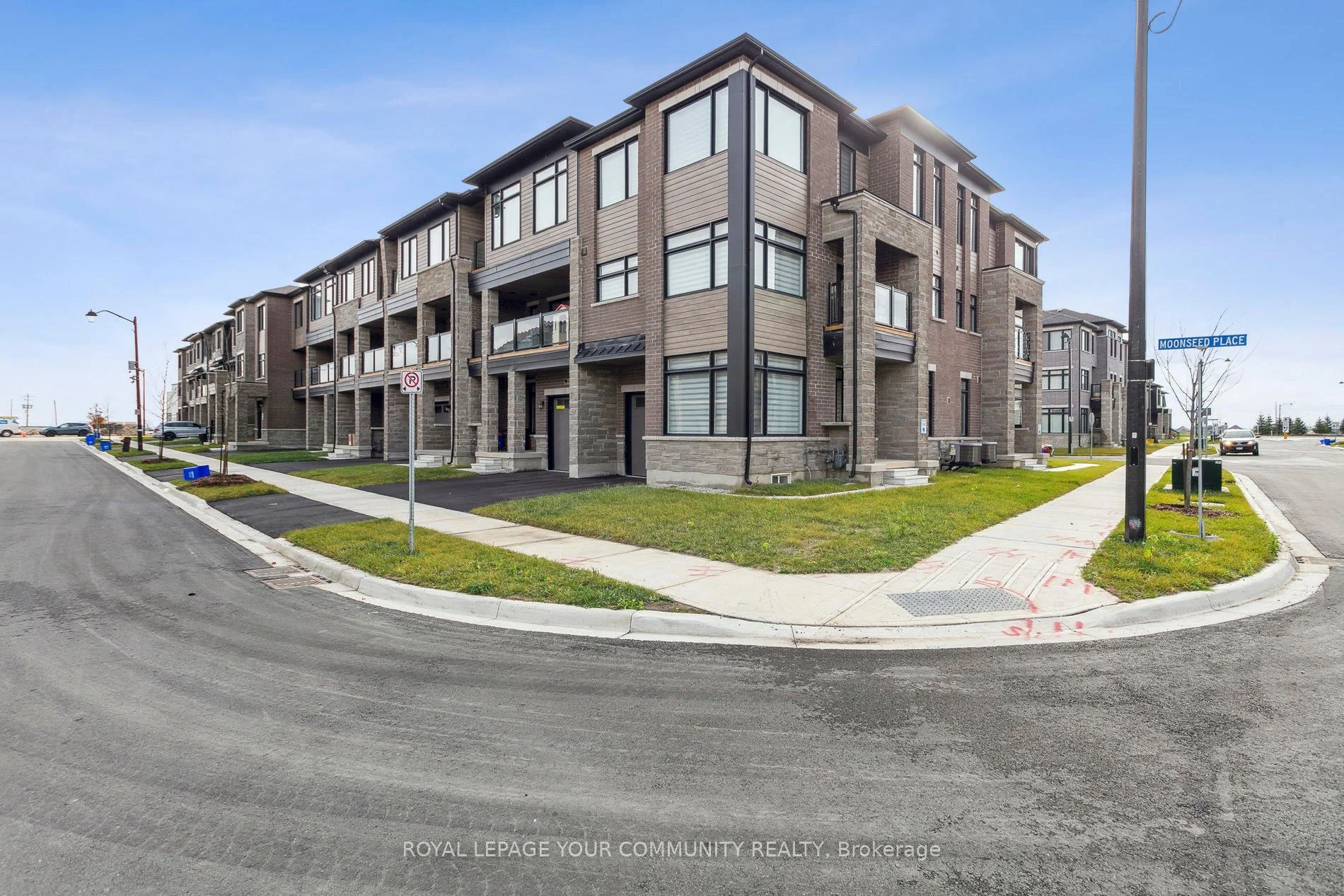 Att/Row/Townhouse in Milton