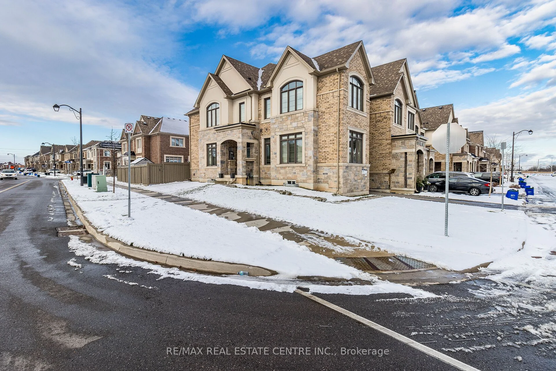 Att/Row/Townhouse in Milton