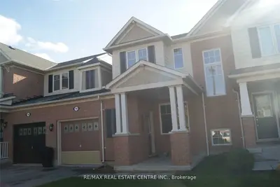 Att/Row/Townhouse in Milton