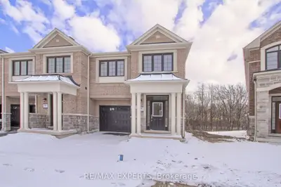 Att/Row/Townhouse in Milton