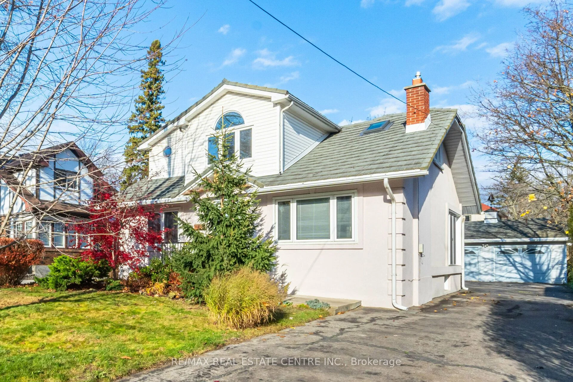 19 Oakwood Avenue N, Mississauga, On L5g 3l6