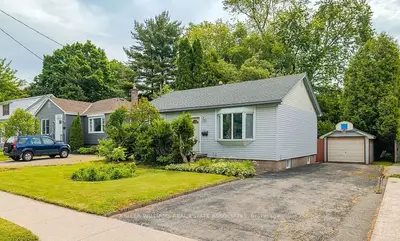 Detached in Burlington