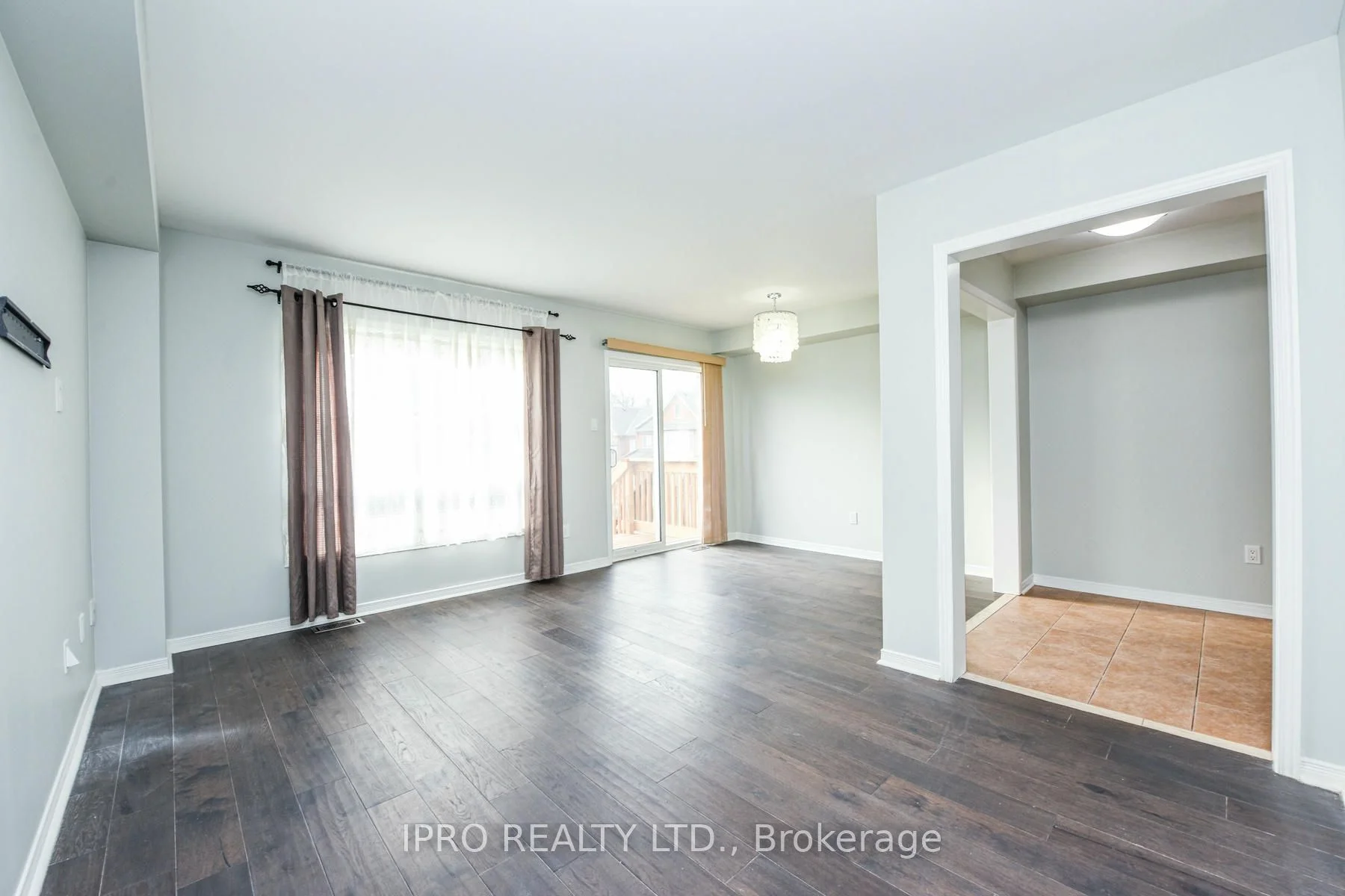 7360 Zinnia Place 208, Mississauga, ON L5W 2A6