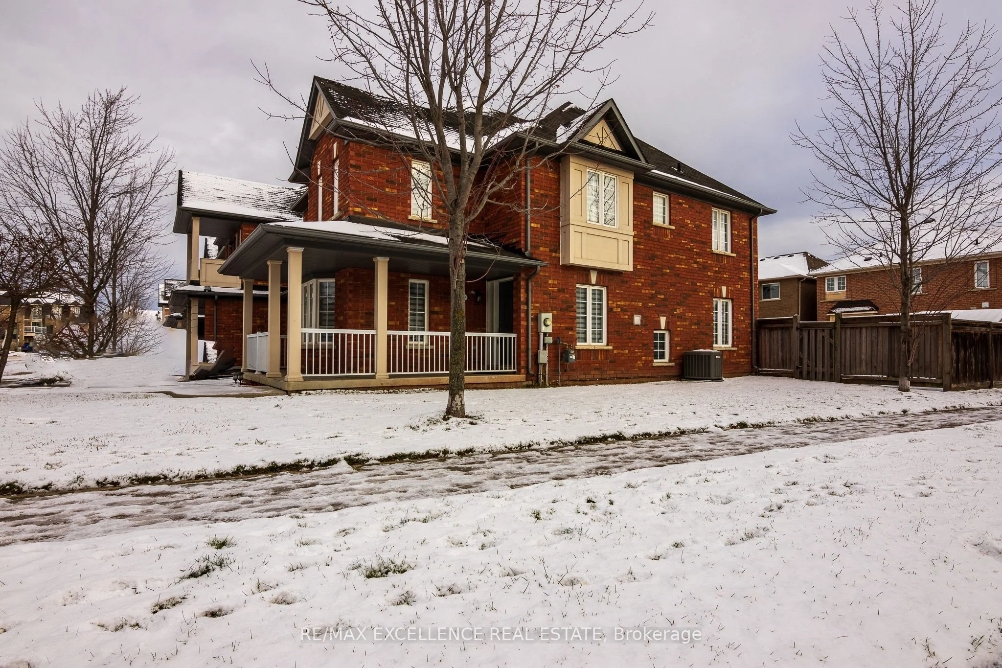 2324 Saddlecreek Crescent, Oakville, ON L6M 5J7