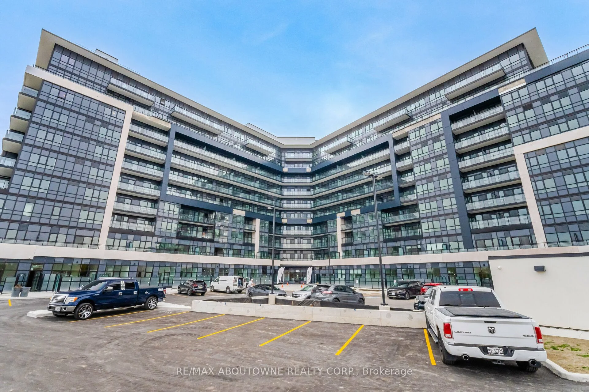 395 Dundas Street W 105, Oakville, On L6m 4m2