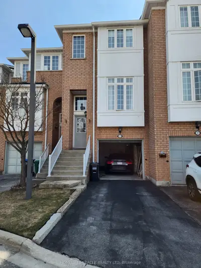 Condo Townhouse in Mississauga