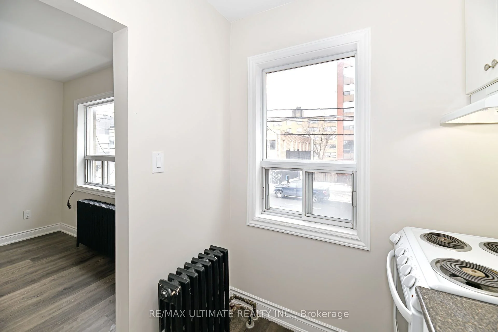 1760 Eglinton Avenue W 1, Toronto W04, ON M6E 2H6