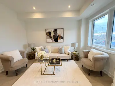 Att/Row/Townhouse in Toronto
