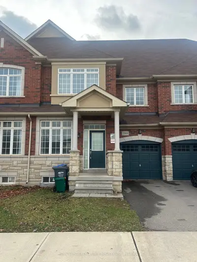 Att/Row/Townhouse in Oakville