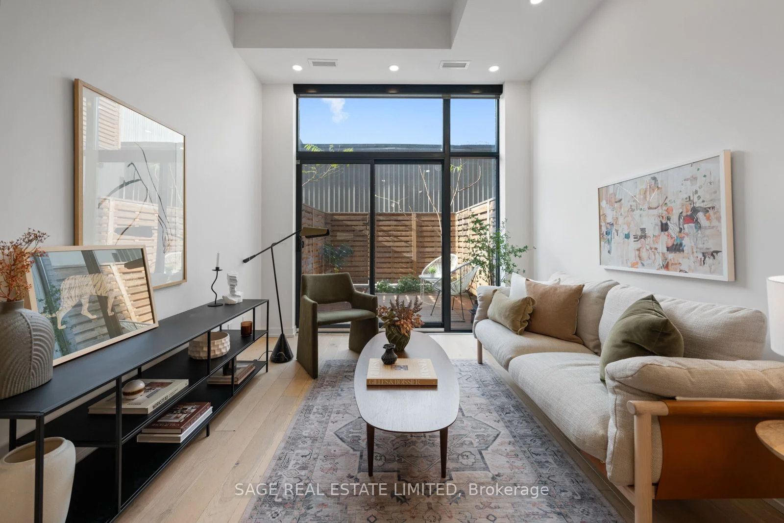 35 Wabash Avenue 121, Toronto W01, On M6r 0a9