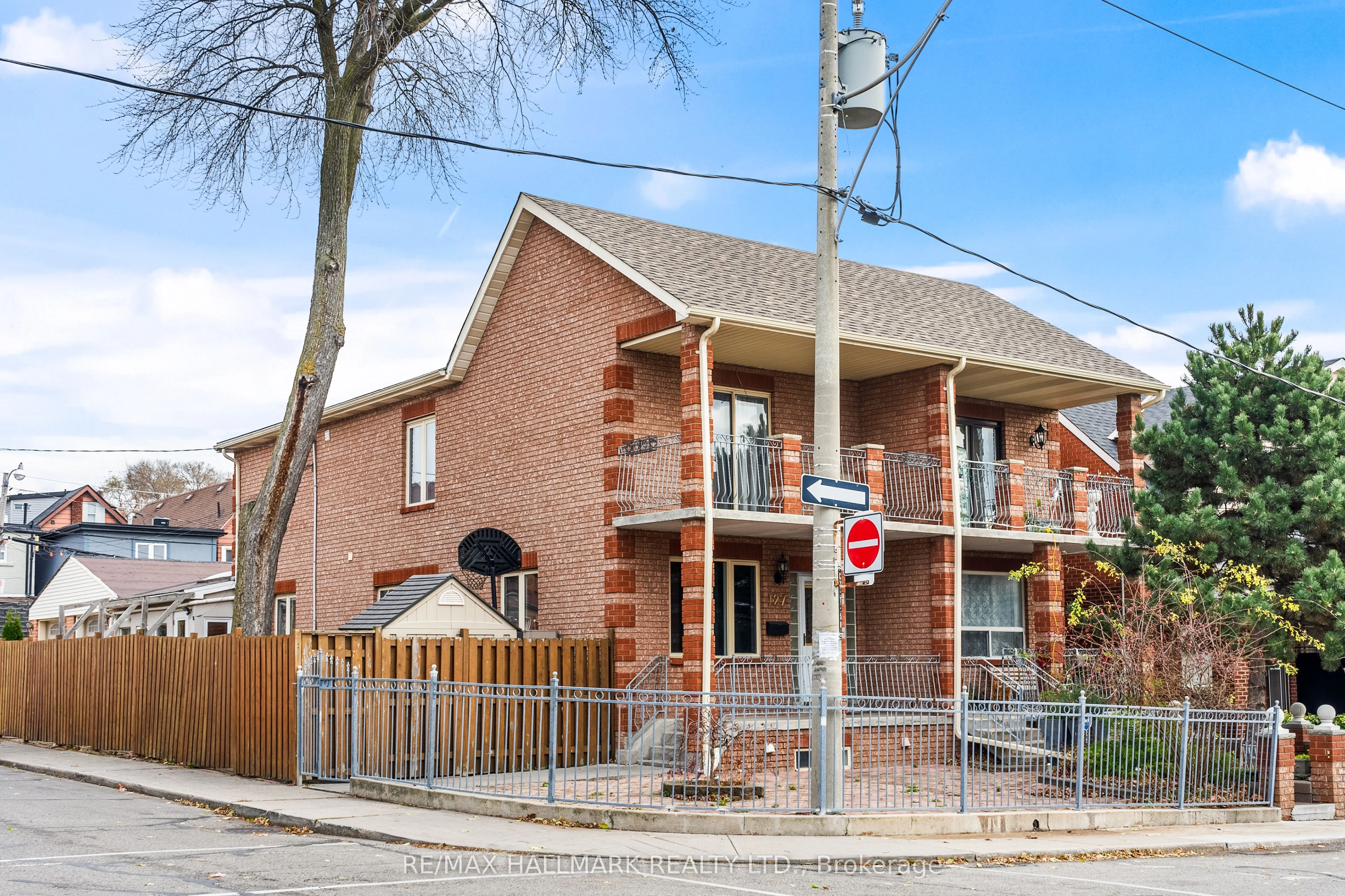 127 Sellers Avenue, Toronto W03, On M6e 3t7