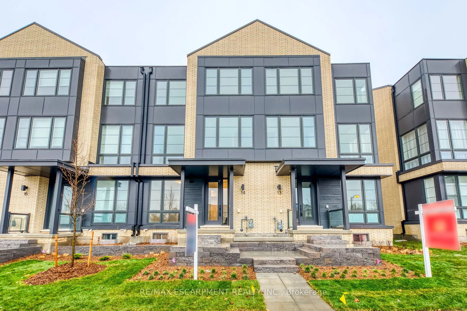 Condo Townhouse in Burlington